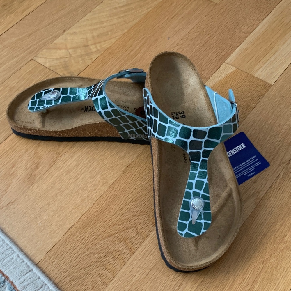 Birkenstock Gizeh Thong Sandals in Teal Croc-Pattern